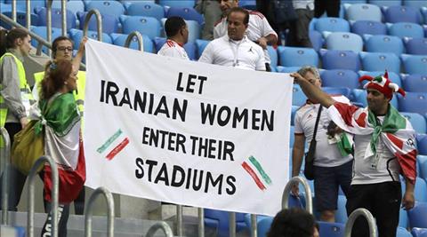 Nguoi ham mo cua DT Iran tai World Cup 2018 keu goi cac SVD tai Iran cho phep nu gioi vao san co vu.