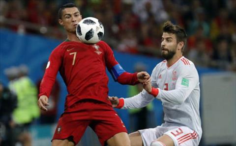 Pique bức xúc: Ronaldo giỏi ăn vạ để kiếm đá phạt