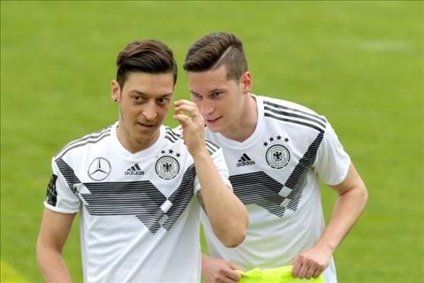 Người Đức bảo vệ nhau sau ngày ra quân thảm họa