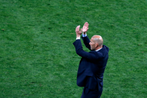 Zinedine Zidane chia tay Real Madrid: Dau chi don gian la Chay ngay di?1