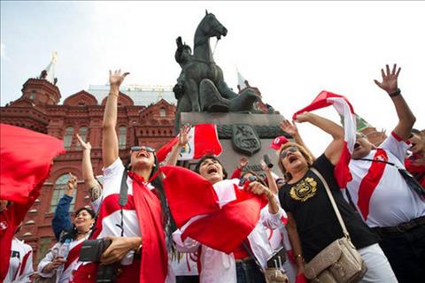 CĐV Peru tại World Cup 2018 Ngồi xe lăn, bán xe hơi để theo chân đội tuyển hình ảnh 2