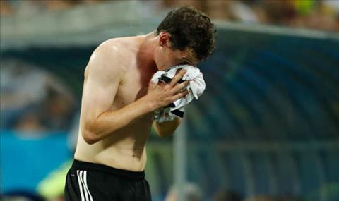 Sự cố hy hữu: Sao tuyển Đức bị thay ra vì… hết áo mặc