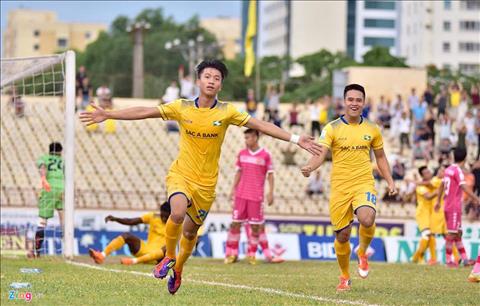 Giúp SLNA có 3 điểm, Phan Văn Đức nhận được lời khen có cánh của đối thủ