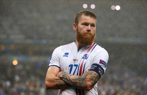 Aron Gunnarsson se tiep tuc dong hanh cung DT Iceland tai World Cup 2018.