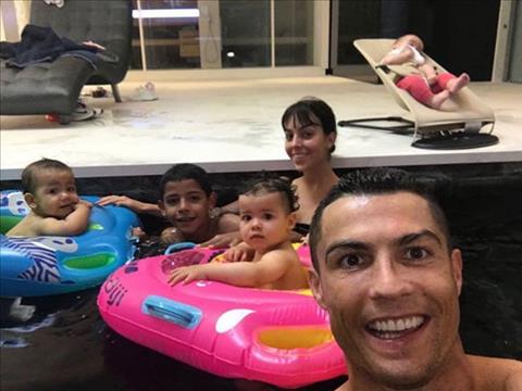 Bận World Cup 2018, Ronaldo lỡ sinh nhật con hình ảnh