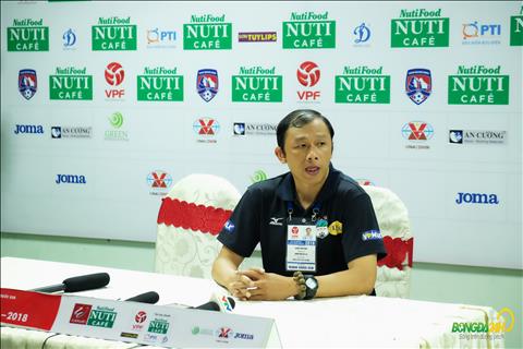 HLV Dương Minh Ninh giải thích lý do thất bại trước Quảng Ninh