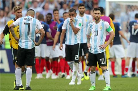 Messi cung Argentina dung chan