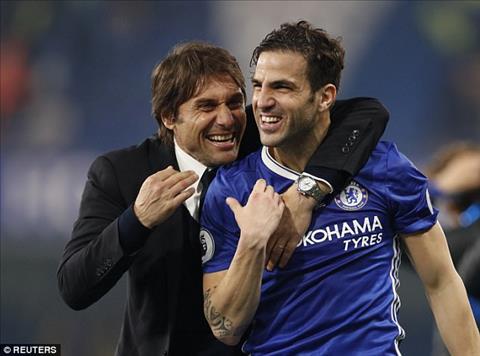 Chelsea sa thải Conte, Fabregas tạm biệt và trách cứ thầy cũ hình ảnh