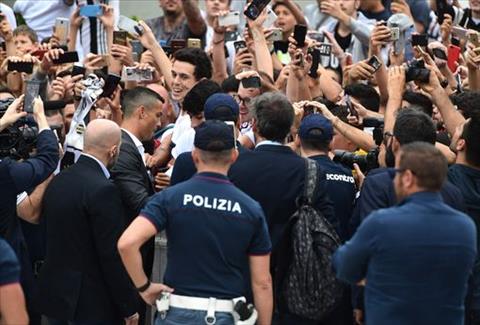 Những hình ảnh về Cristiano Ronaldo tới Juventus kiểm tra y tế hình ảnh