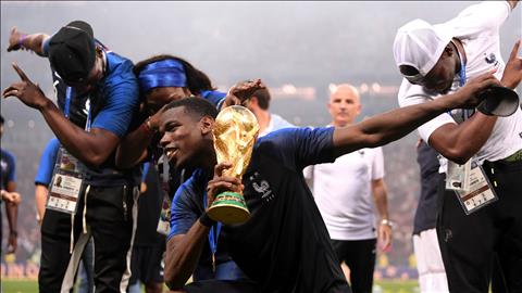 Huyền thoại MU thách Mourinho giúp Pogba bùng nổ hình ảnh