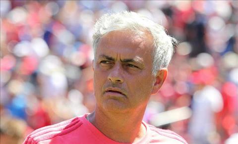 Mourinho không hài lòng với công tác chuyển nhượng M.U