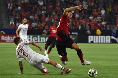 Mặc Mourinho cầu viện, “đội trưởng” MU quyết tâm ra đi