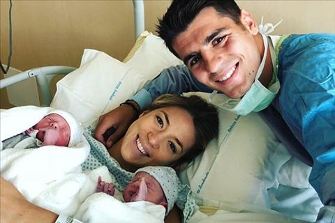 Vợ chồng Morata chào đón cặp song sinh