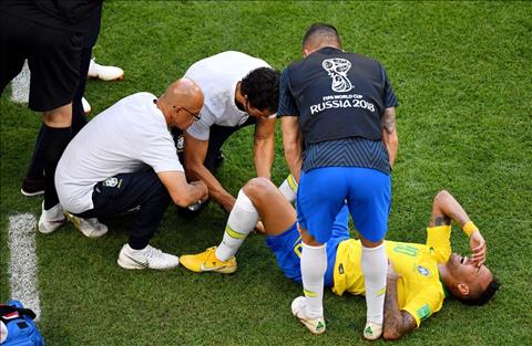 Neymar đến đi tiêm phòng cũng sẽ ăn vạ với bác sĩ!