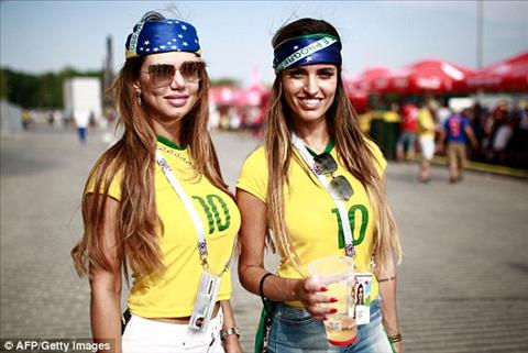 Những hình ảnh rực lửa trên sân Cosmos ngày Brazil loại Mexico