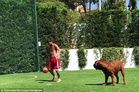 Messi tập luyện với chó để chuẩn bị cho mùa giải mới hình ảnh