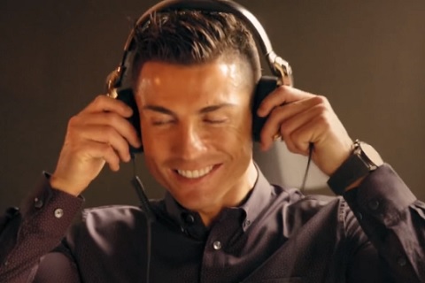 Hài hước với clip chế Cris Ronaldo về nước đóng MV với Hương Tràm hình ảnh