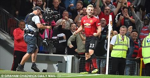 Man Utd mở màn suôn sẻ: Không mua được trung vệ? Không vấn đề!