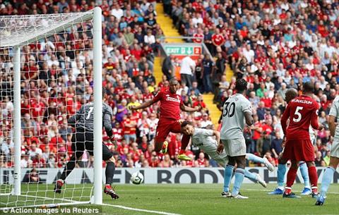 Daniel Sturridge ghi ban an dinh chien thang 4-0 cho Liverpool.