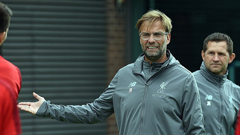 HLV Klopp chửi tục vì chấn thương của De Bruyne