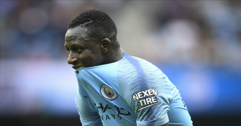 Benjamin Mendy dính chấn thương đầu gối và phải phẫu thuật hình ảnh