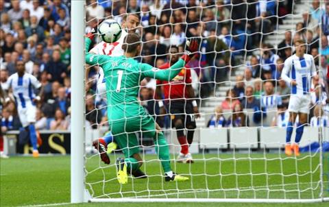 Đằng sau trận thua sốc của M.U trước Brighton: Sự sụp đổ của hàng thủ