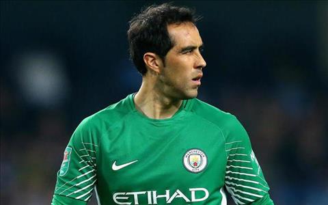 Claudio Bravo dính chấn thương nặng hình ảnh