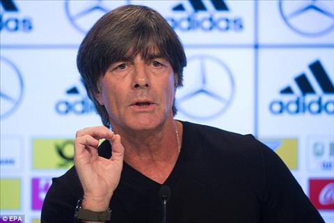 Joachim Low nói gì về việc Ozil từ giã ĐTQG?