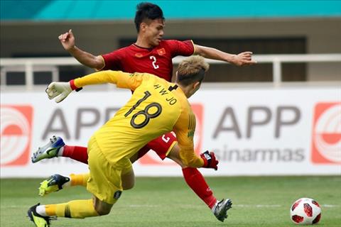 Người hùng World Cup nói gì sau khi làm nền cho siêu phẩm của Minh Vương?