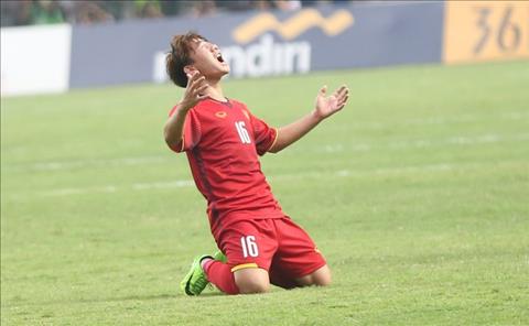 Tiền vệ Minh Vương khoe ảnh chụp cùng thần tượng Son Heung-min