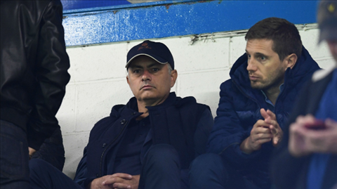 Đây! Hành động cho thấy Mourinho rất sợ bị sa thải