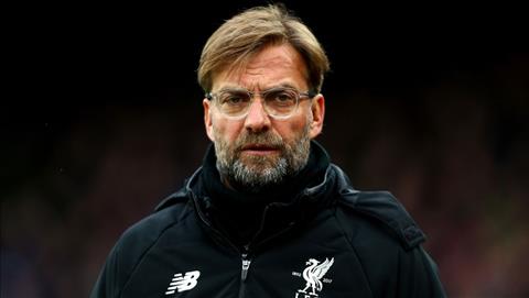 Jurgen Klopp lo lang khi Liverpool khung hoang hang thu truoc tran mo man Premier League 2018-19.