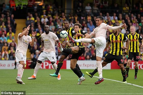 Chris Smalling lập siêu phẩm từ tuyệt chiêu học được ở Việt Nam hình ảnh