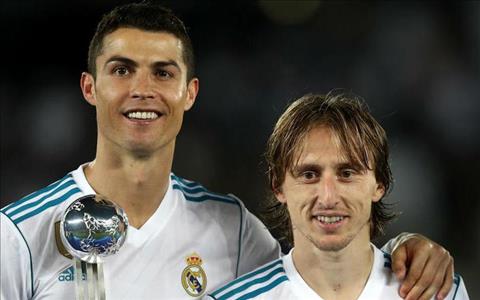 Thầy Ronaldo bất mãn vì Modric vơ vét danh hiệu