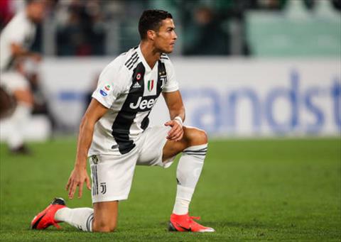 Ronaldo tung ra 4 cu dut diem nhung khong the ghi ban vao luoi Bologna