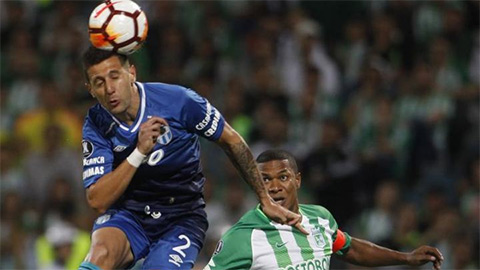 Arsenal chơi đẹp cũng bị chỉ trích