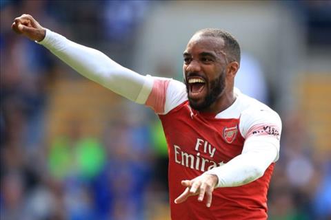 HLV Unai Emery từ chối đảm bảo vị trí đá chính cho Lacazette