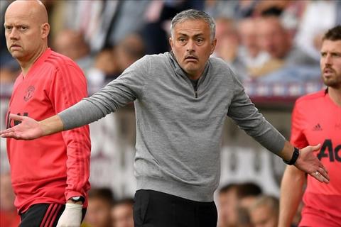 Vì điều này, Mourinho không lo mất ghế tại Man United