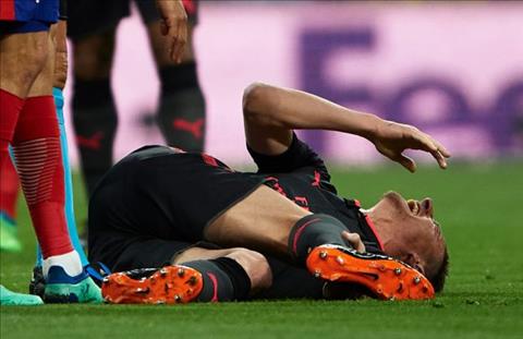 Chấn thương khiến Laurent Koscielny không thể rời Arsenal hình ảnh 2