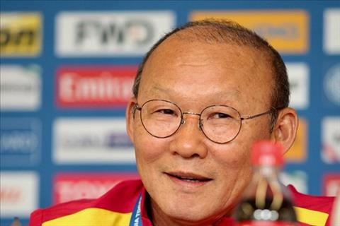 VIDEO: Trước họp báo với Jordan, HLV Park Hang Seo làm điều bất ngờ