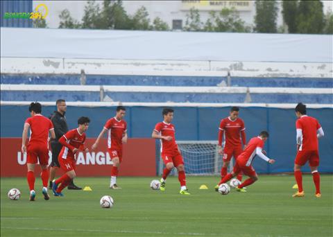 Trong thoi gian gioi truyen thong tac nghiep, cac cau thu van khoi dong theo nhung bai tap cua HLV the luc Fonseca.