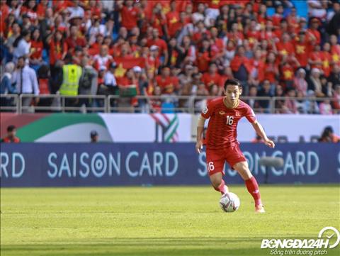 Tien ve Hung Dung thi dau chua thuc su hieu qua trong tran Viet Nam1-1 Jordan