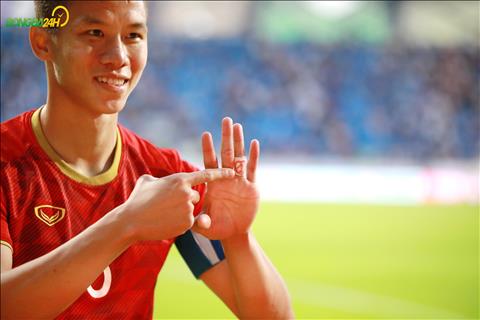 Ảnh: Bí ẩn màn ăn mừng của Quế Ngọc Hải sau trận thắng Jordan