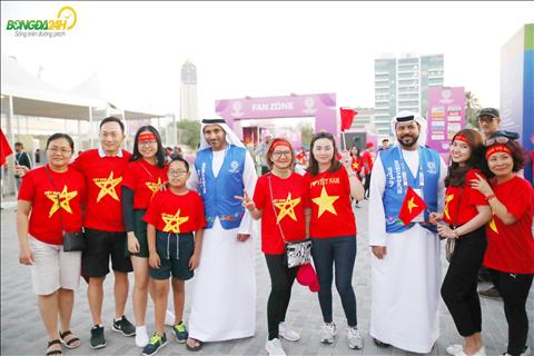 VIDEO: Thắng Jordan, CĐV Việt Nam ở Dubai tạo bão ngay tại SVĐ
