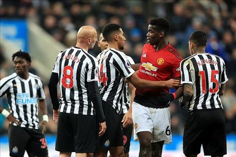 Bị đối phương chơi xấu, Pogba lập tức tung đòn trả thù