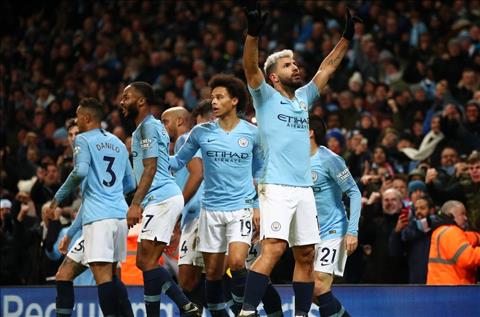 Guardiola thách thức sao Man City vượt mặt Aguero