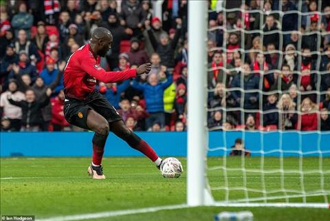 Liên tục tỏa sáng, Lukaku vẫn gây cười bằng pha xử lý hài hước