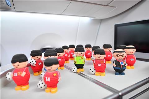 Trọng Hoàng ấm ức khi được tặng búp bê giấy hói giống thầy Park