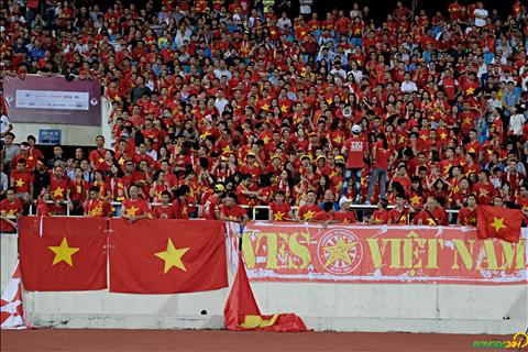VIDEO CĐV Việt Nam dậy sóng sau bàn thắng của Quang Hải hình ảnh