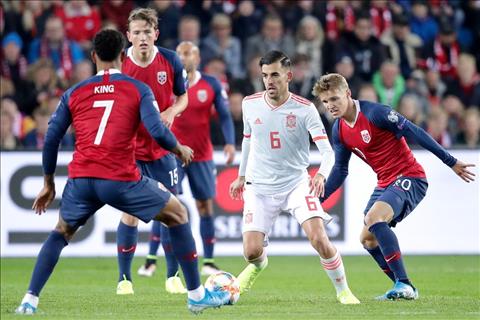 Na Uy 1-1 TBN Thủng lưới vào phút bù giờ, La Roja hết vô đối ở vòng loại Euro 2020 hình ảnh 3